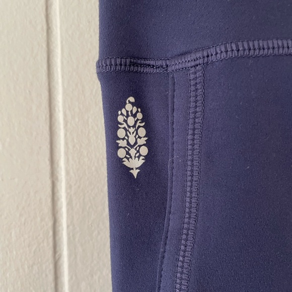 Free People Movement Infinity Cutout Cropped Leggings, Navy - Picture 4 of 5